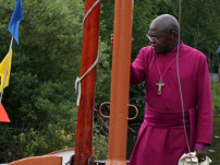 2010 The Archbishop of York, the Most Reverend John Sentamu, vists Syntan Barge