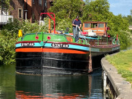 2022 The Queen's Platinum Jubilee. Syntan on the River Hull en route to Beverley. Photo courtesy of Tim Hart.